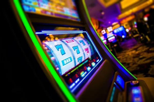slot777 mobile screen for live dealer and slot categories